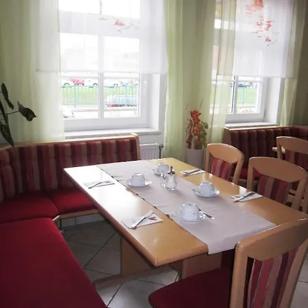 伊丽莎白膳食公寓 3* 圣珀尔滕